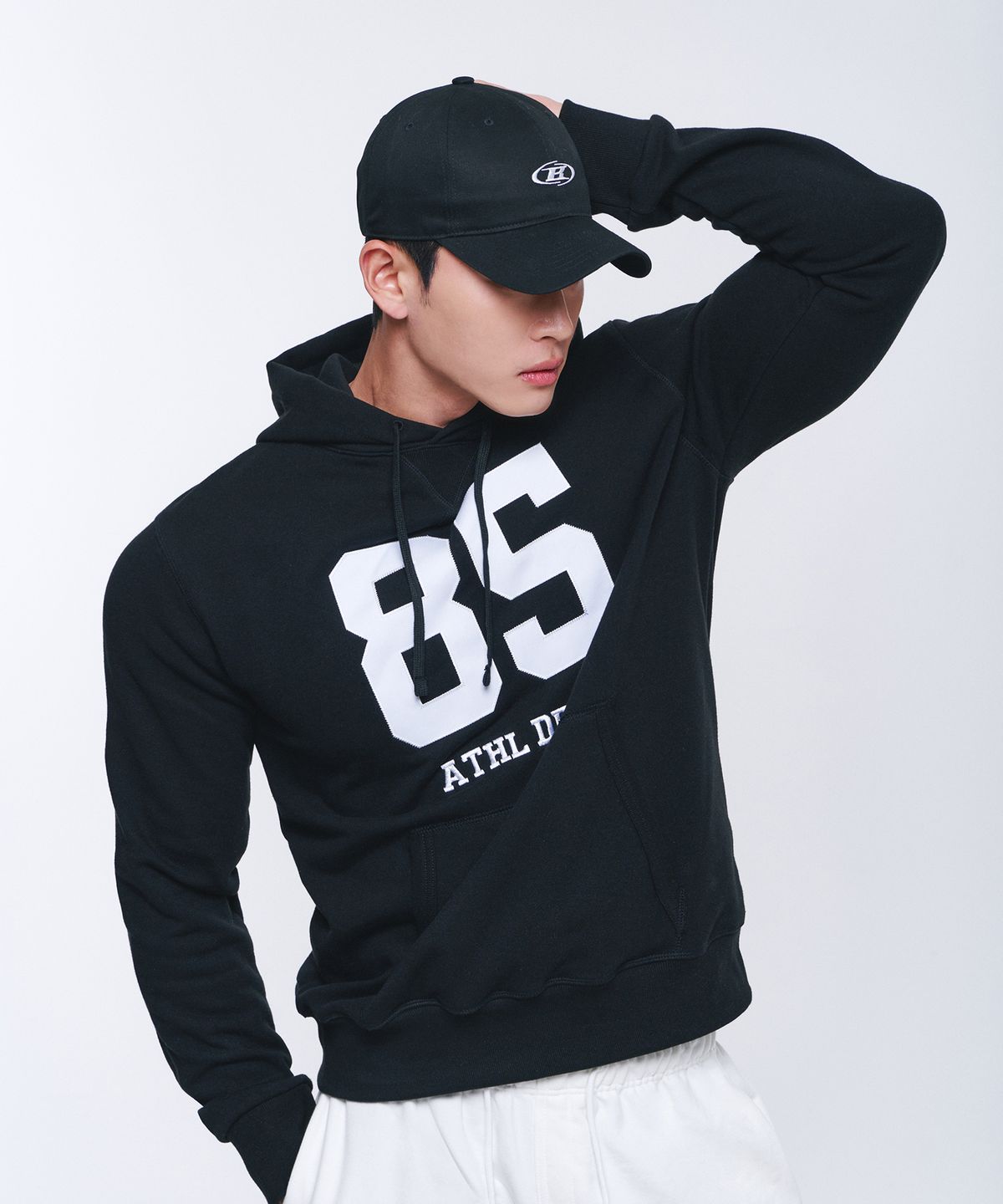 본투윈(BORN TO WIN) SMALL B SYMBOL BALL CAP [BLACK]