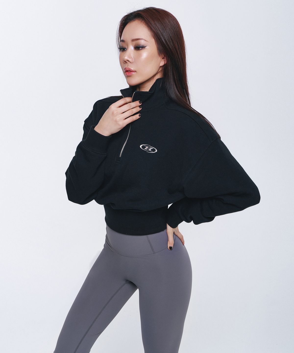 본투윈(BORN TO WIN) W SILVER B HALF ZIP UP SWEATSHIRTS [BLACK]