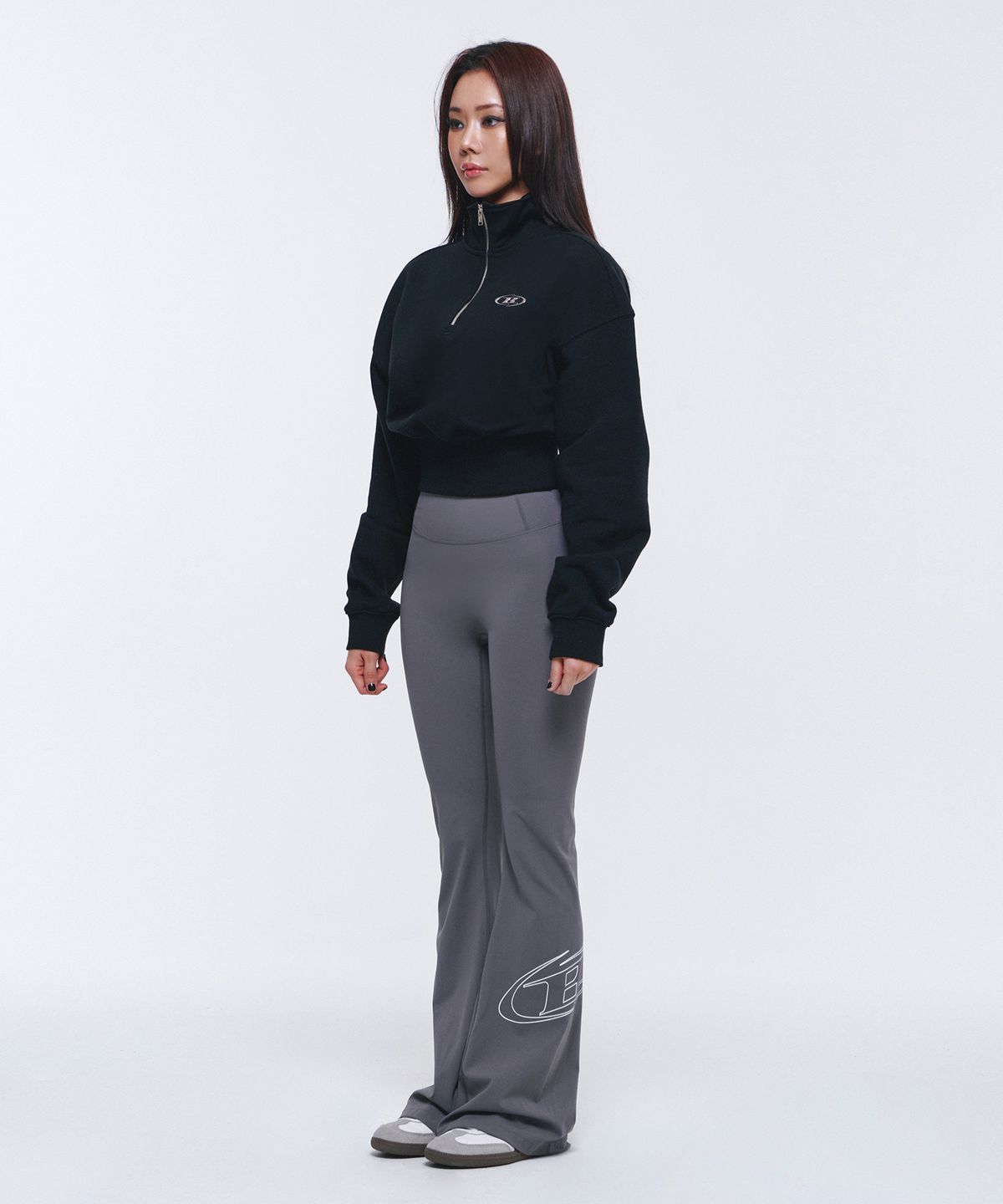 본투윈(BORN TO WIN) W SILVER B HALF ZIP UP SWEATSHIRTS [BLACK]