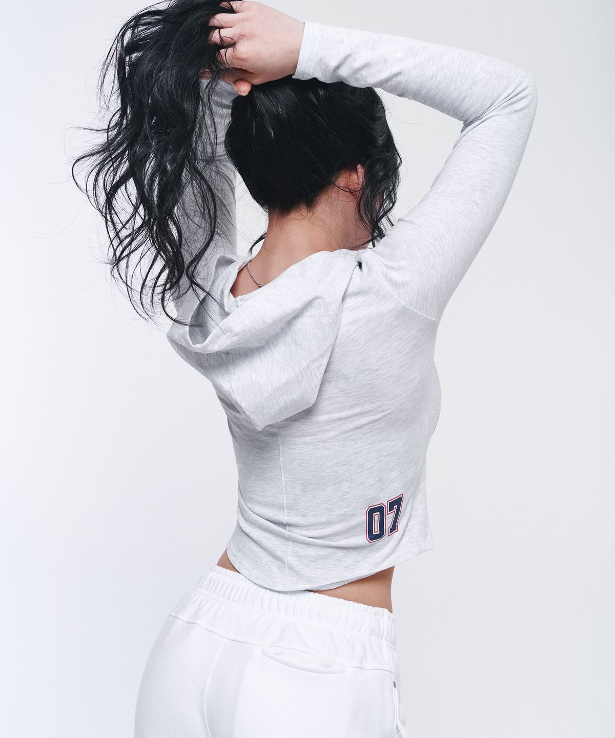 본투윈(BORN TO WIN) W NUMBER PIN-TUCK SNAP HOODIE [WHITE MELANGE GREY]