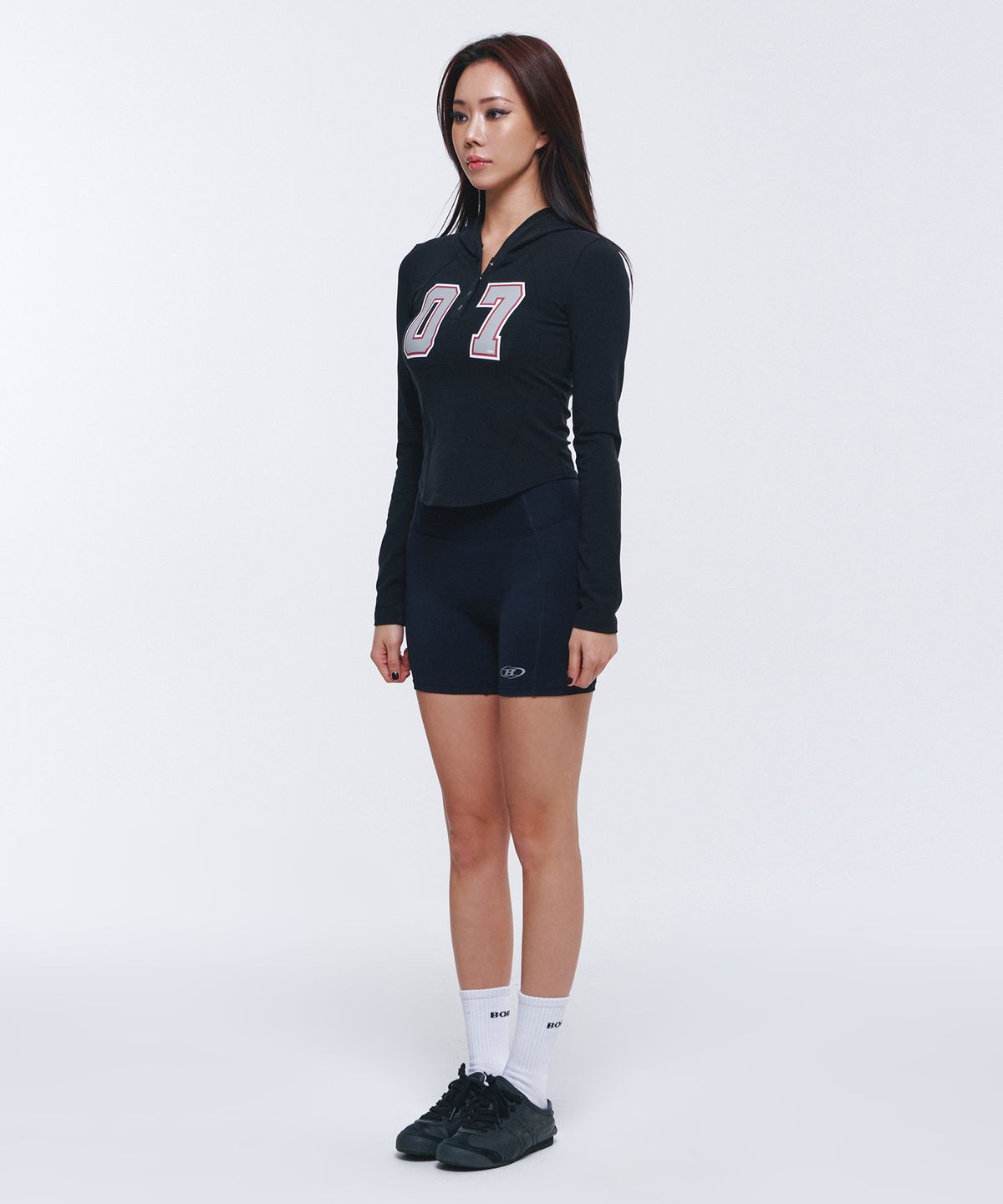 본투윈(BORN TO WIN) W NUMBER PIN-TUCK SNAP HOODIE [BLACK]