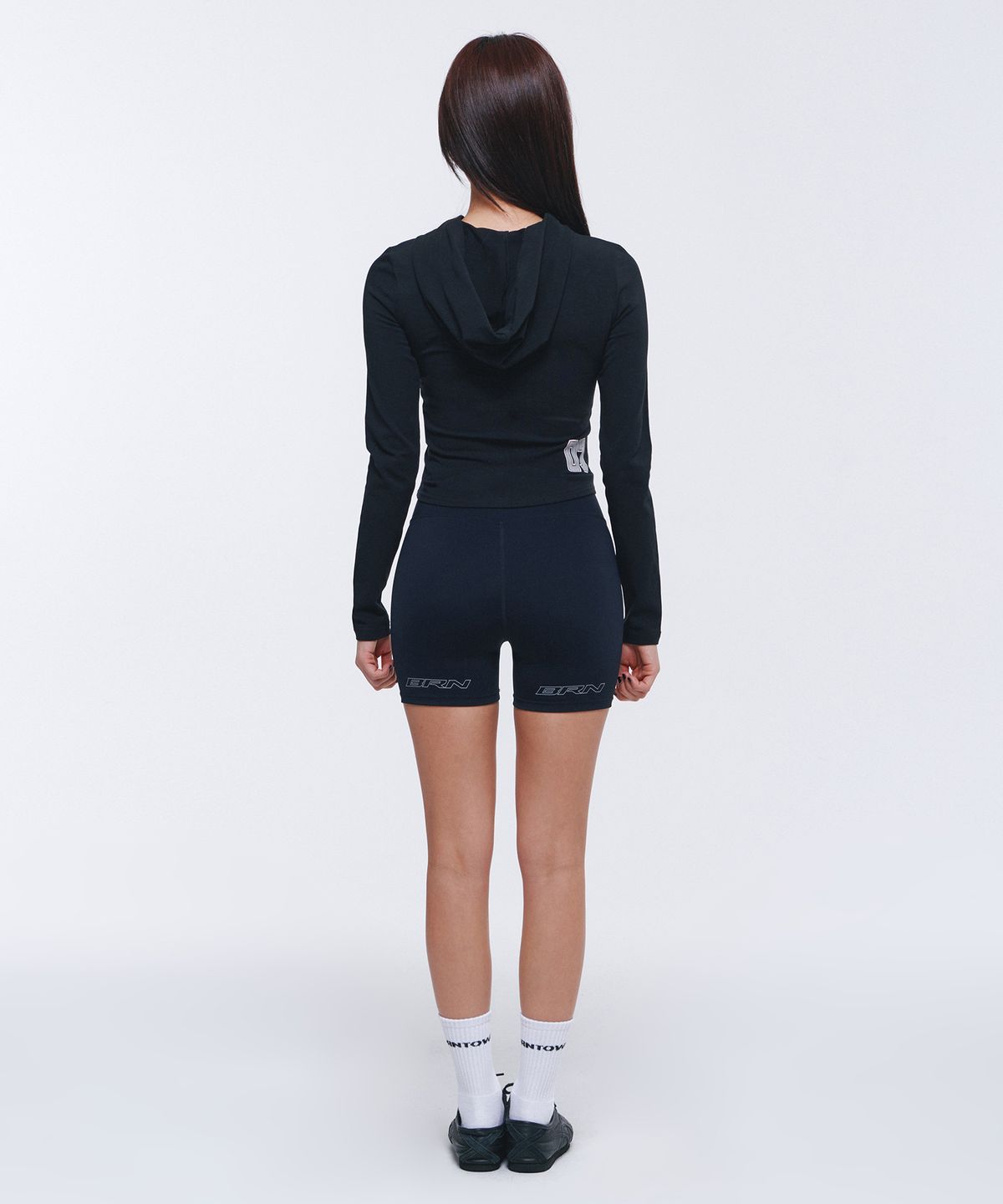 본투윈(BORN TO WIN) W NUMBER PIN-TUCK SNAP HOODIE [BLACK]