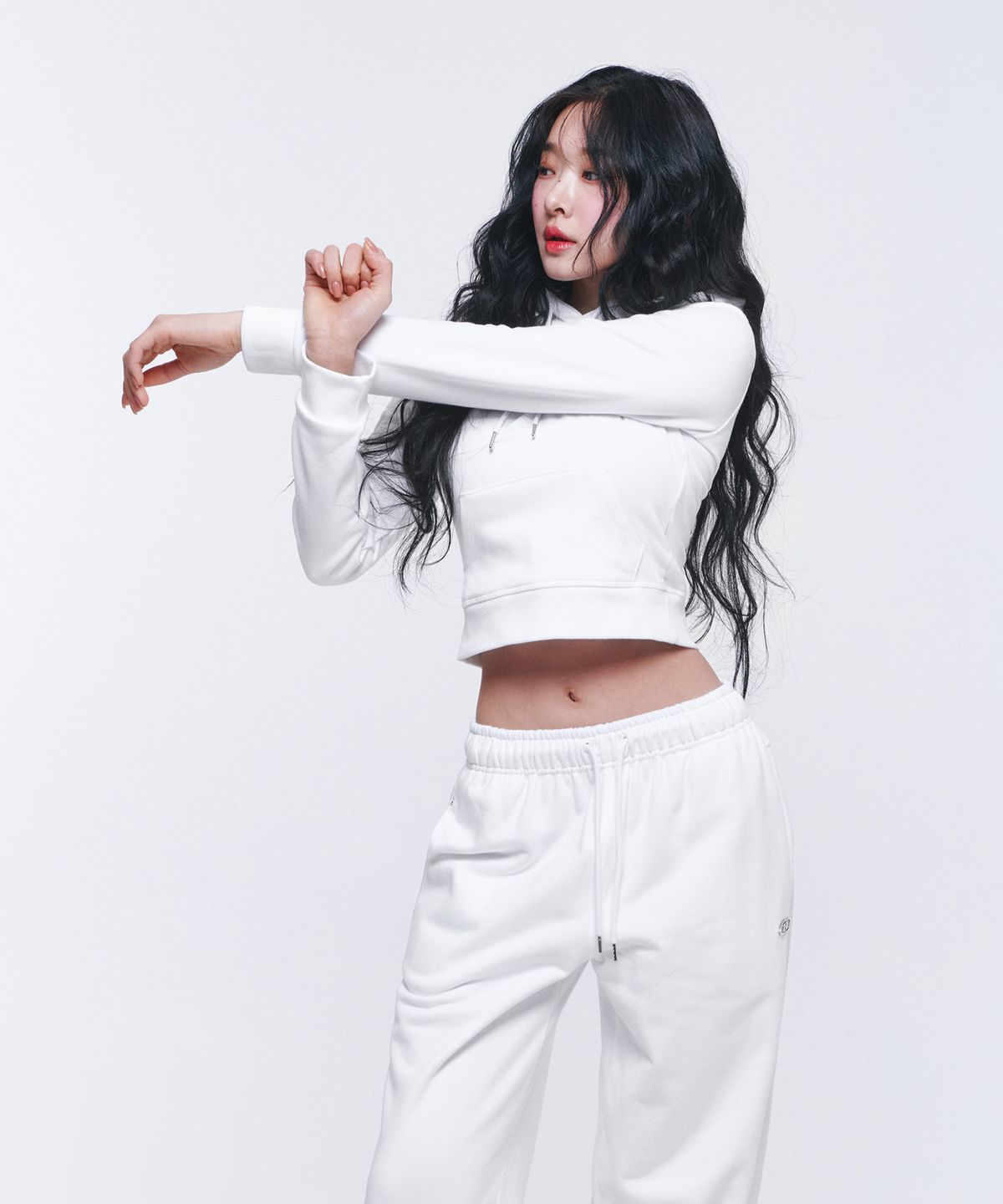본투윈(BORN TO WIN) W B PENDANT COTTON CROP HOODIE [WHITE]