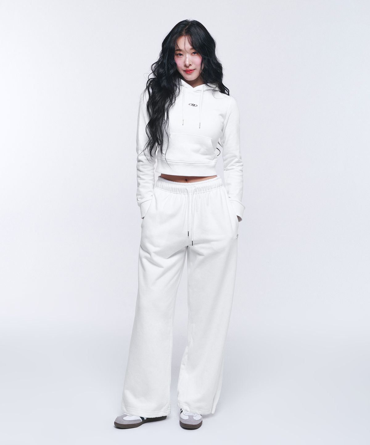 본투윈(BORN TO WIN) W B PENDANT COTTON CROP HOODIE [WHITE]