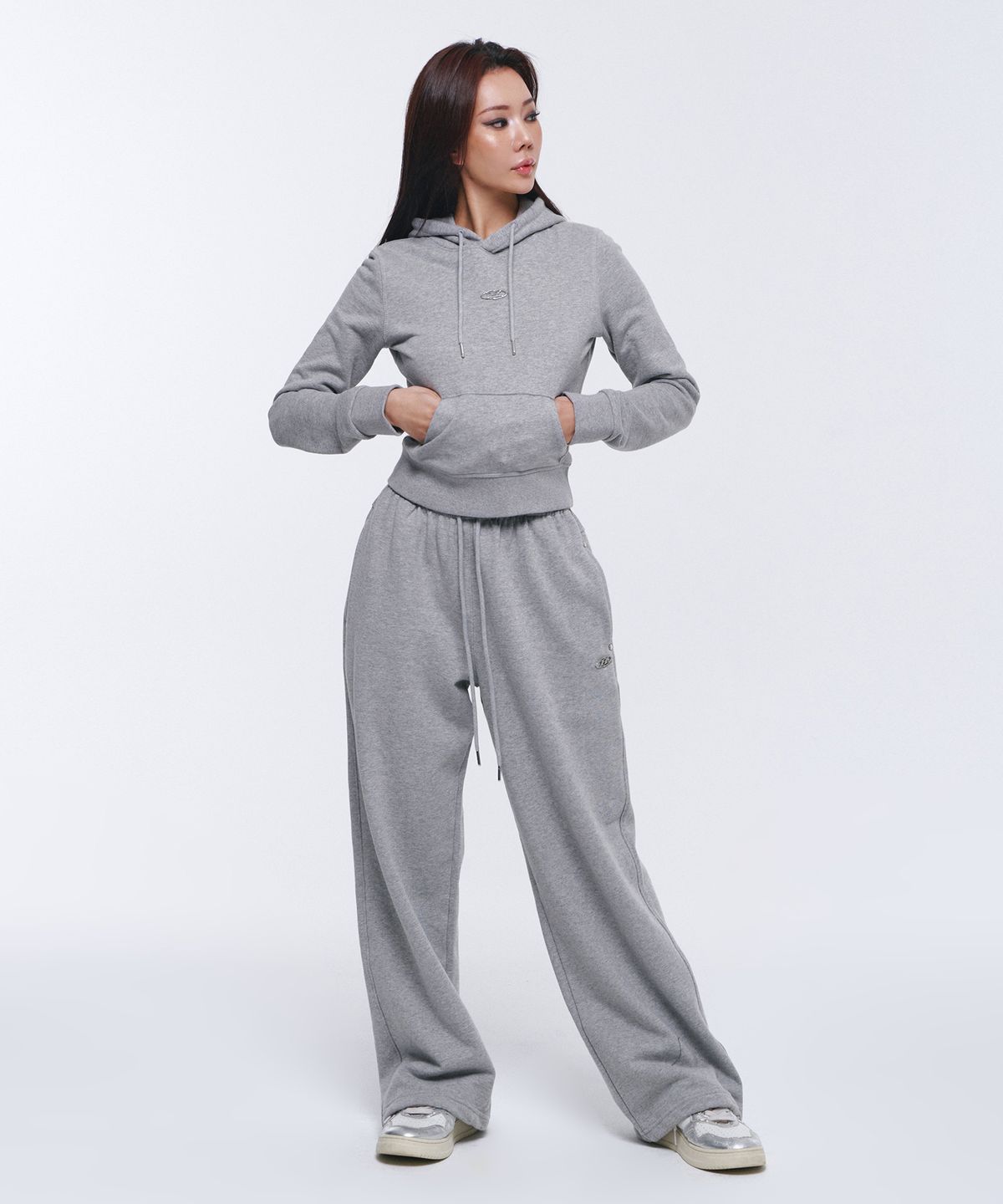 본투윈(BORN TO WIN) W B PENDANT COTTON CROP HOODIE [MELANGE GREY]