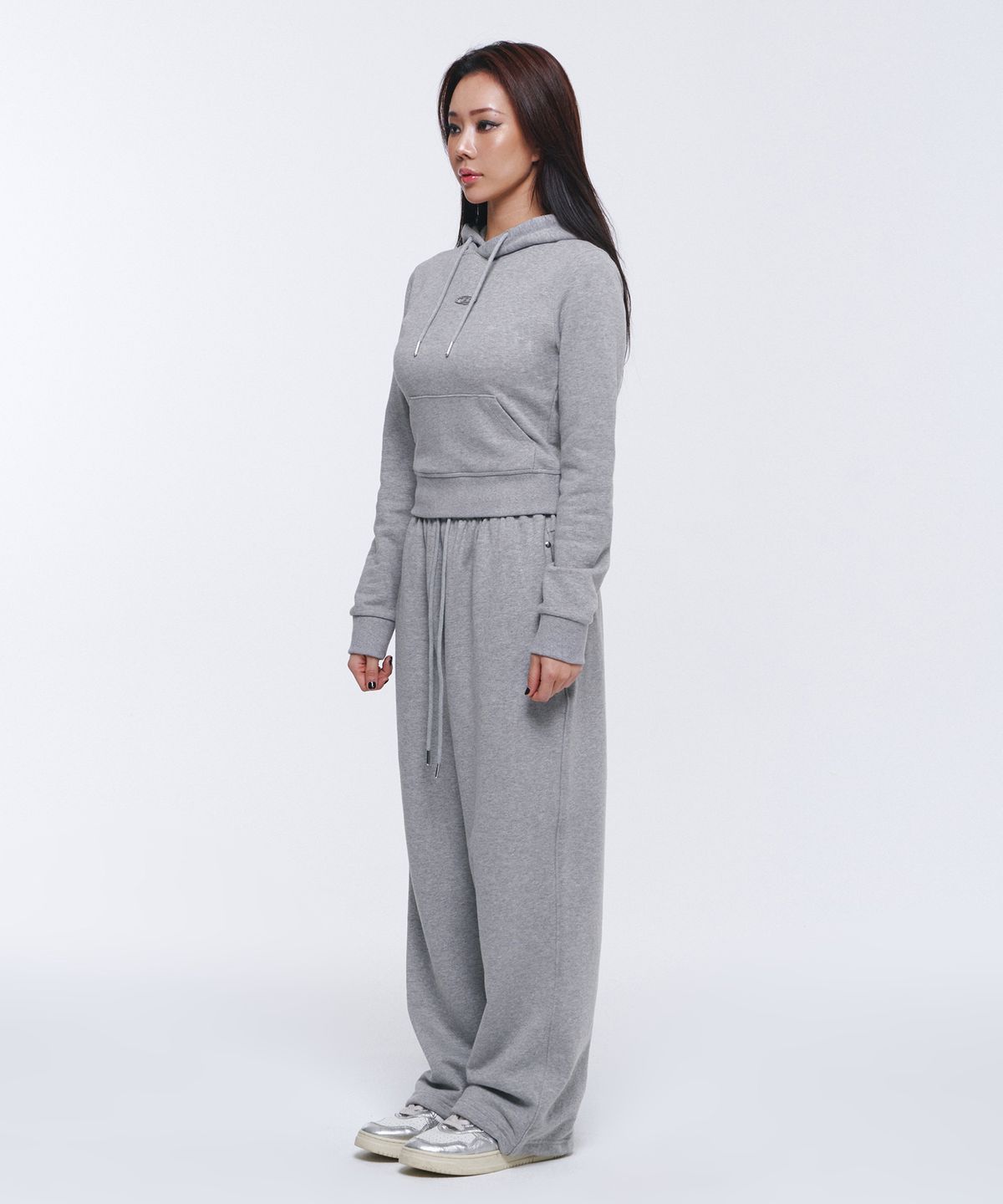 본투윈(BORN TO WIN) W B PENDANT COTTON CROP HOODIE [MELANGE GREY]
