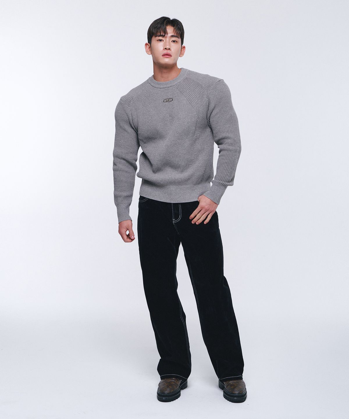 본투윈(BORN TO WIN) CHROME LOGO MUSCLE FIT KNIT [GREY]