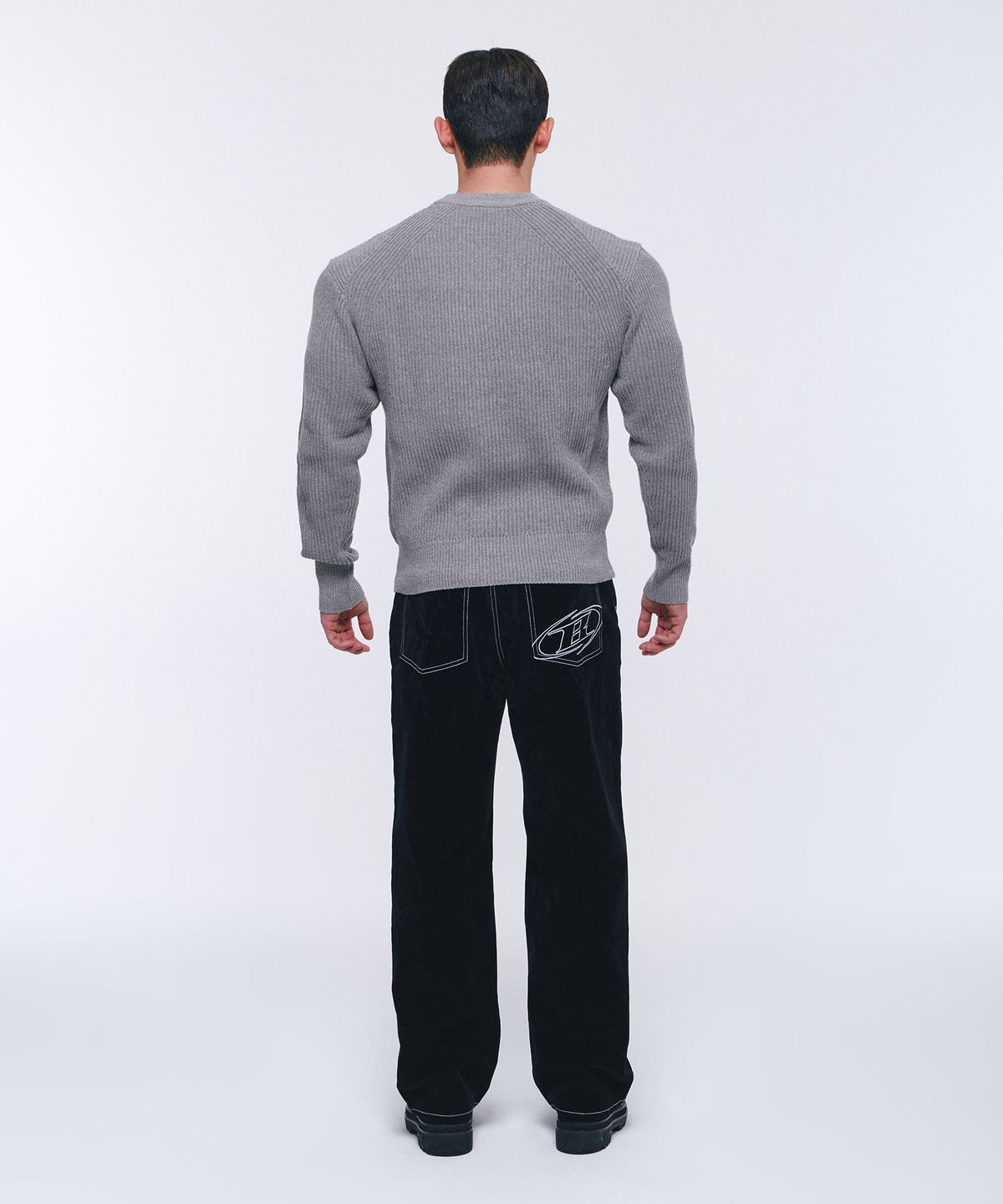 본투윈(BORN TO WIN) CHROME LOGO MUSCLE FIT KNIT [GREY]