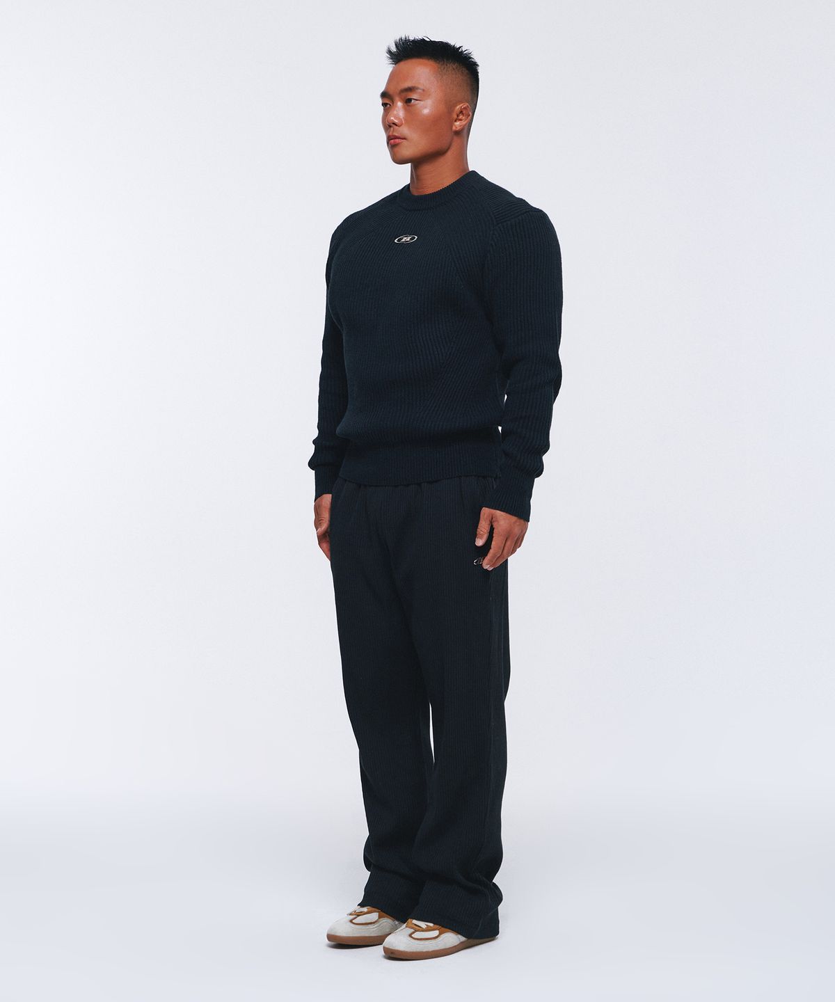 본투윈(BORN TO WIN) CHROME LOGO MUSCLE FIT KNIT [BLACK]