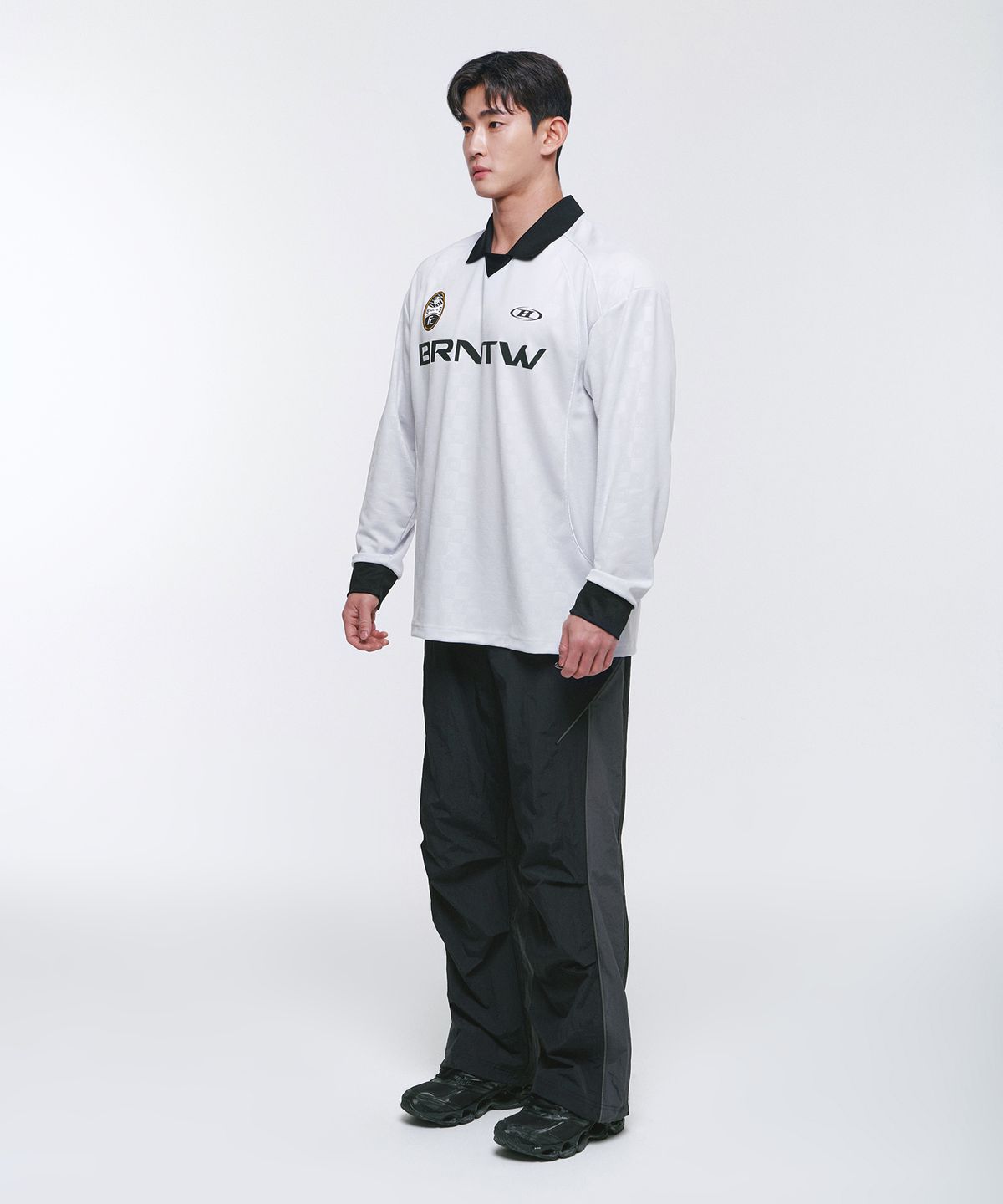본투윈(BORN TO WIN) MONOGRAM SOCCER JERSEY [SILVER]