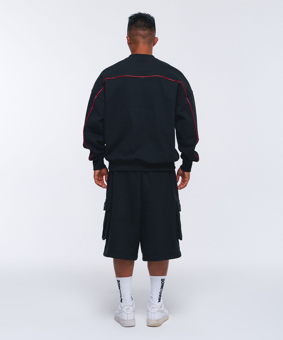 본투윈(BORN TO WIN) B SYMBOL RED LINE SWEATSHIRTS [BLACK]