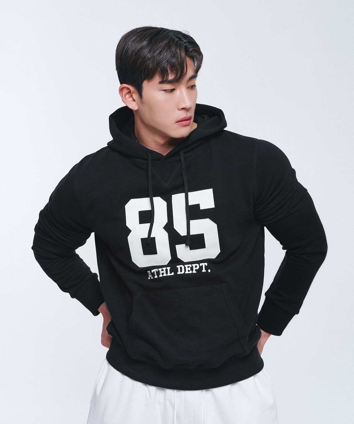 본투윈(BORN TO WIN) 85 APPLIQUE MUSCLE FIT HOODIE [BLACK]