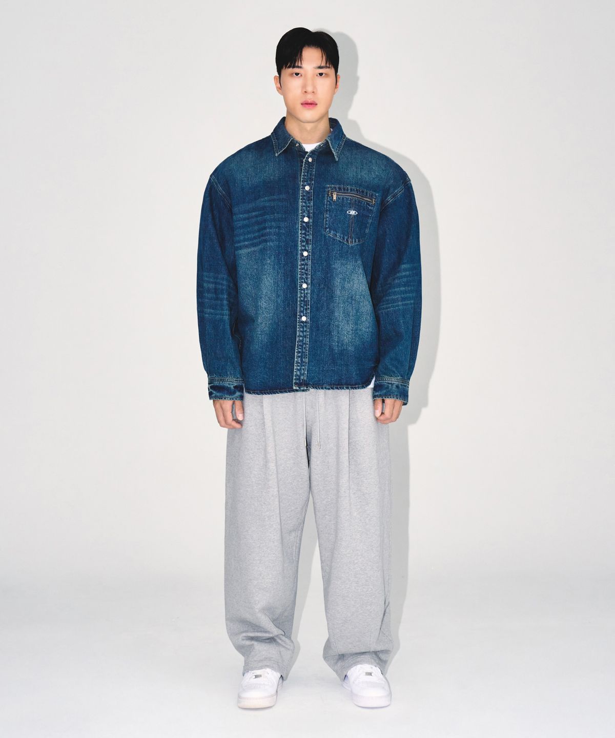 본투윈(BORN TO WIN) WASHED DENIM OVER FIT SHIRTS [MID DENIM]