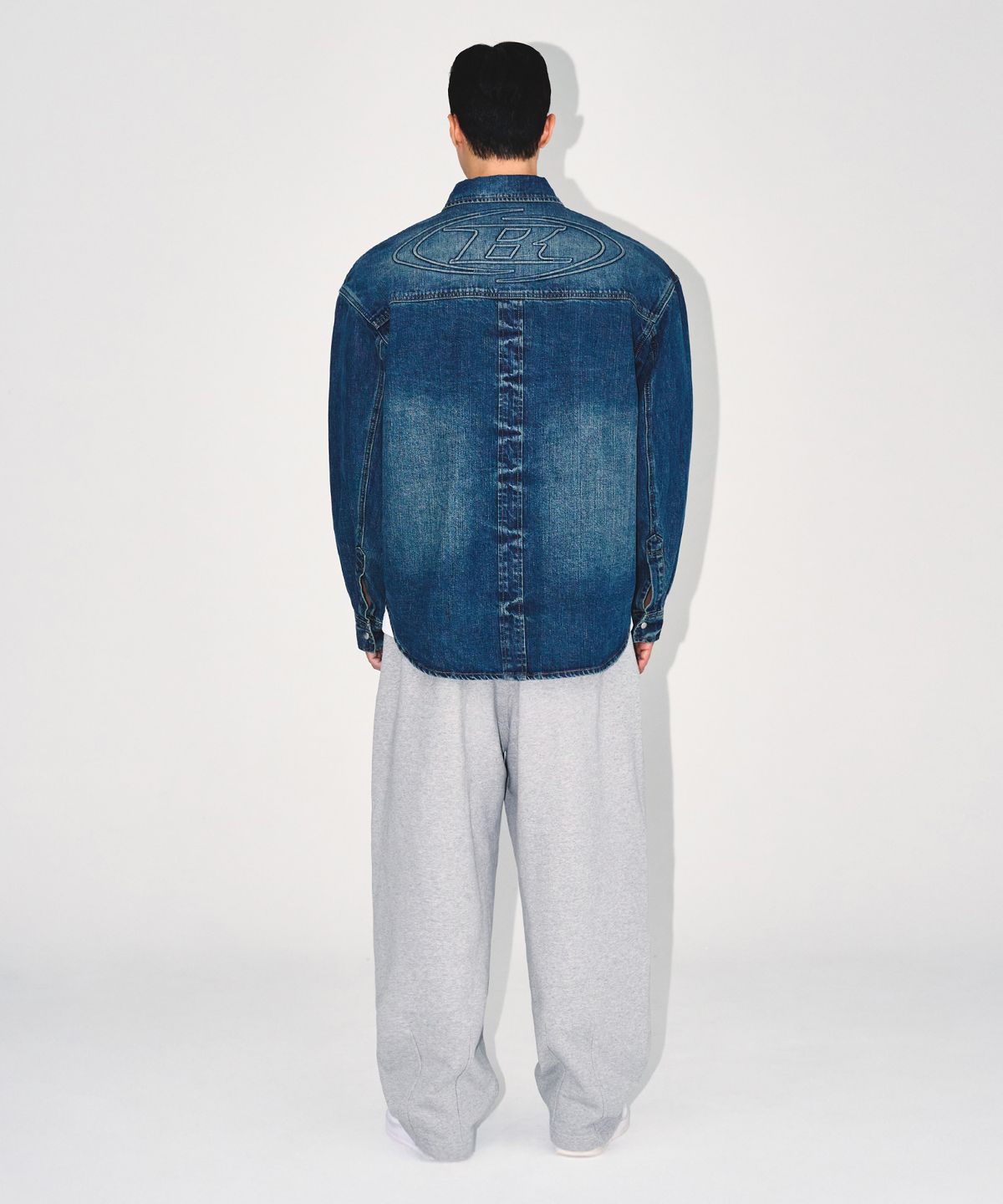 본투윈(BORN TO WIN) WASHED DENIM OVER FIT SHIRTS [MID DENIM]