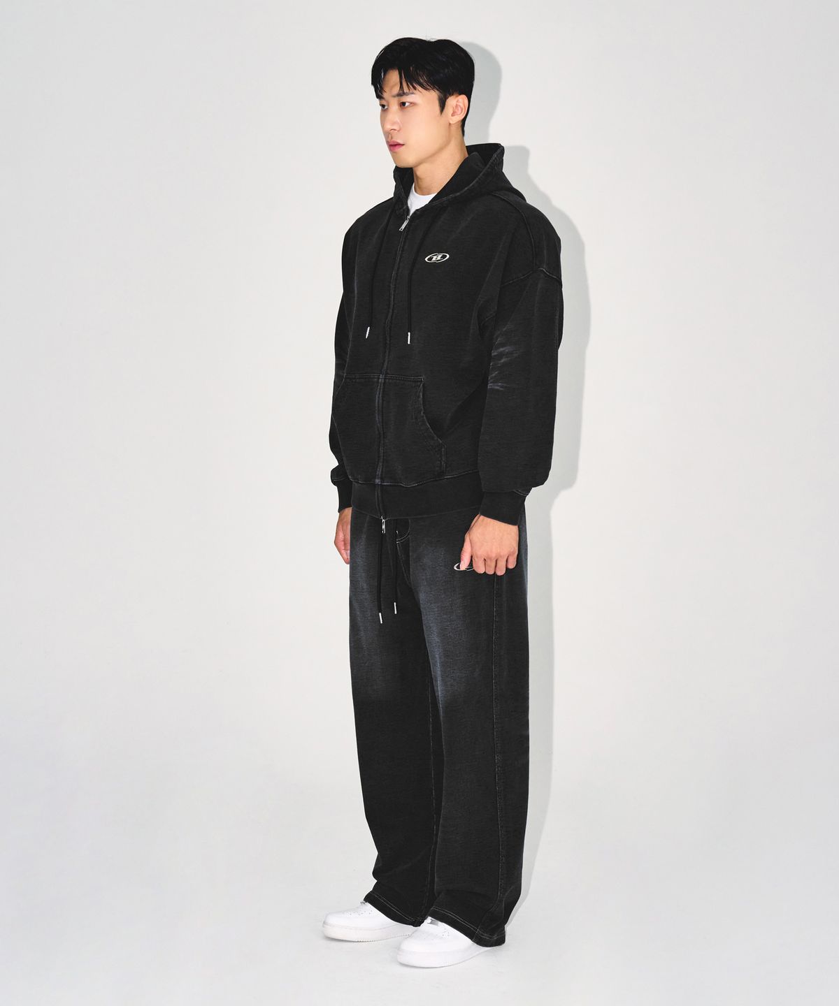 본투윈(BORN TO WIN) DENIM LIKE SWEAT PANTS [BLACK DENIM]