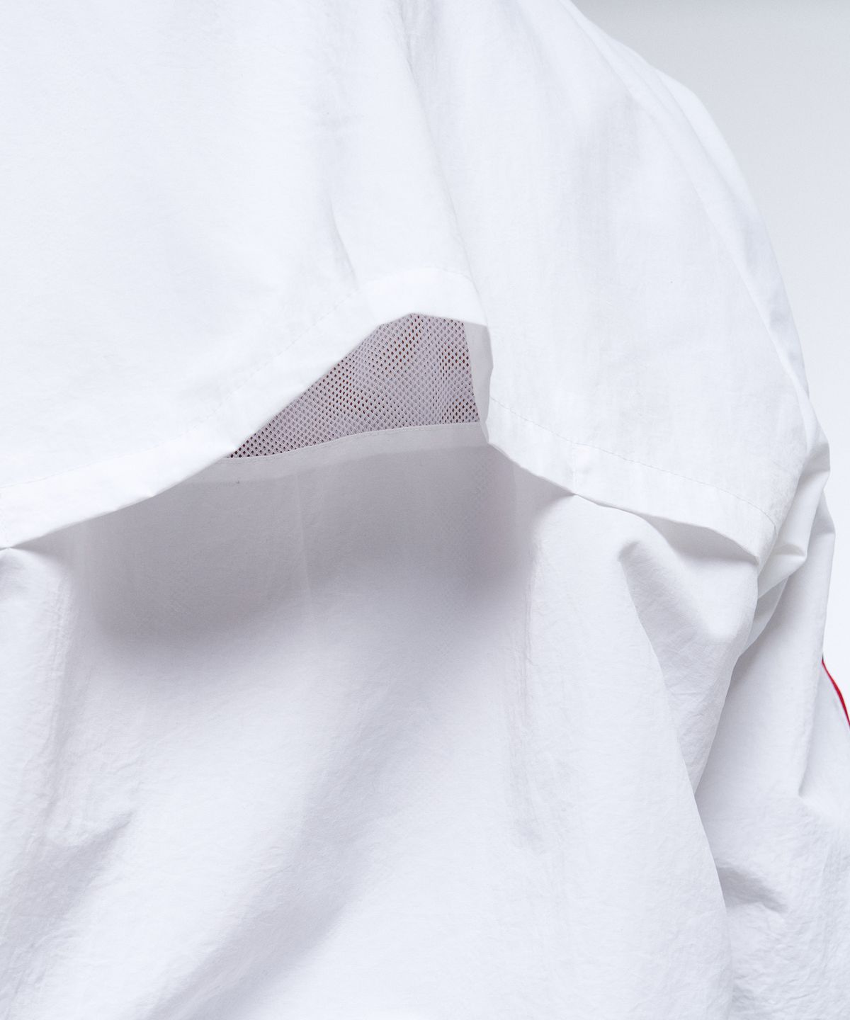 본투윈(BORN TO WIN) BRNTW VENTILATION NYLON TOP [WHITE]