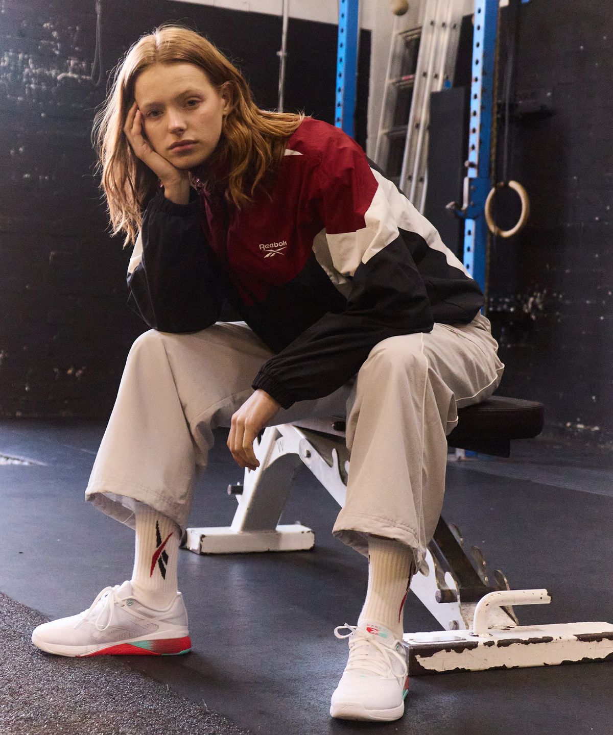 리복(REEBOK) 헤리티지 윈드 브레이커 - 차콜:레드