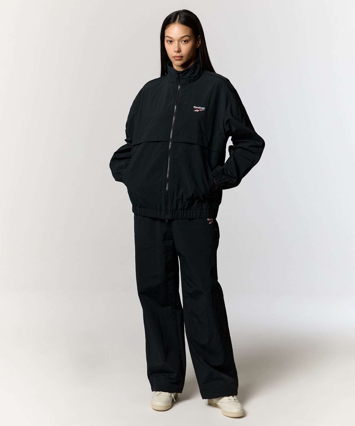 리복(REEBOK) 에센셜 웜업 윈드 브레이커 - 블랙