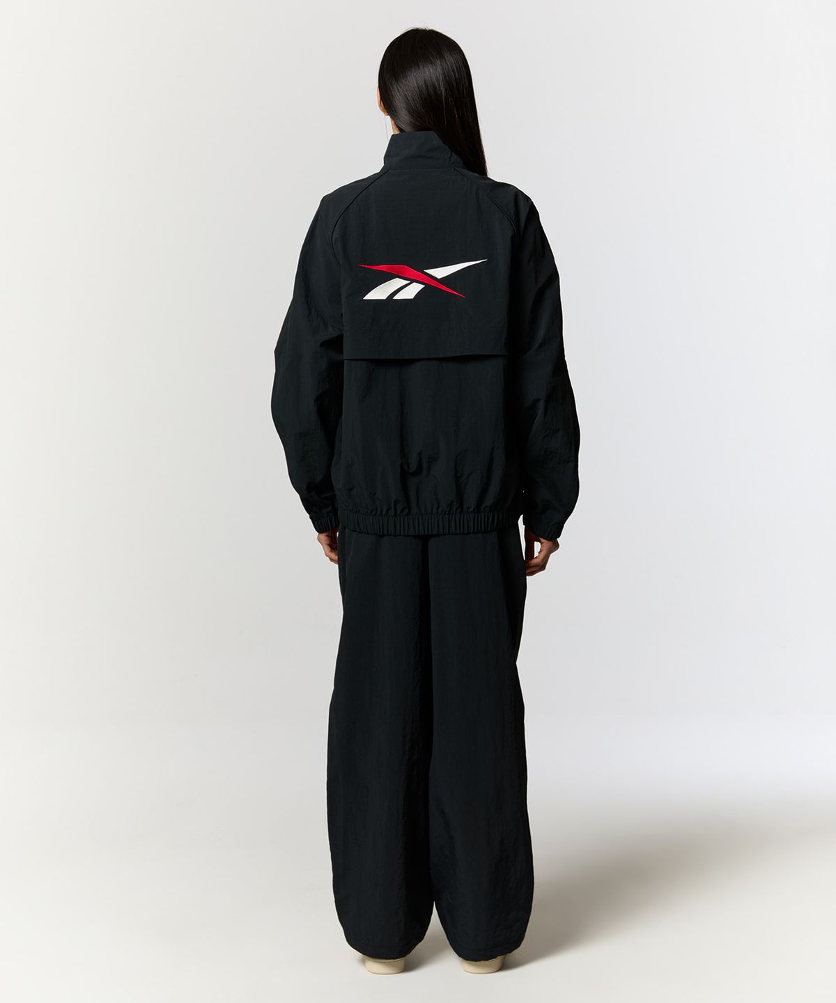 리복(REEBOK) 에센셜 웜업 윈드 브레이커 - 블랙