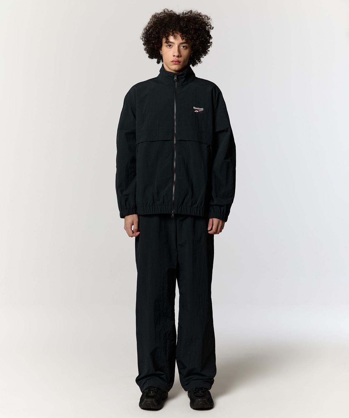 리복(REEBOK) 에센셜 웜업 윈드 브레이커 - 블랙