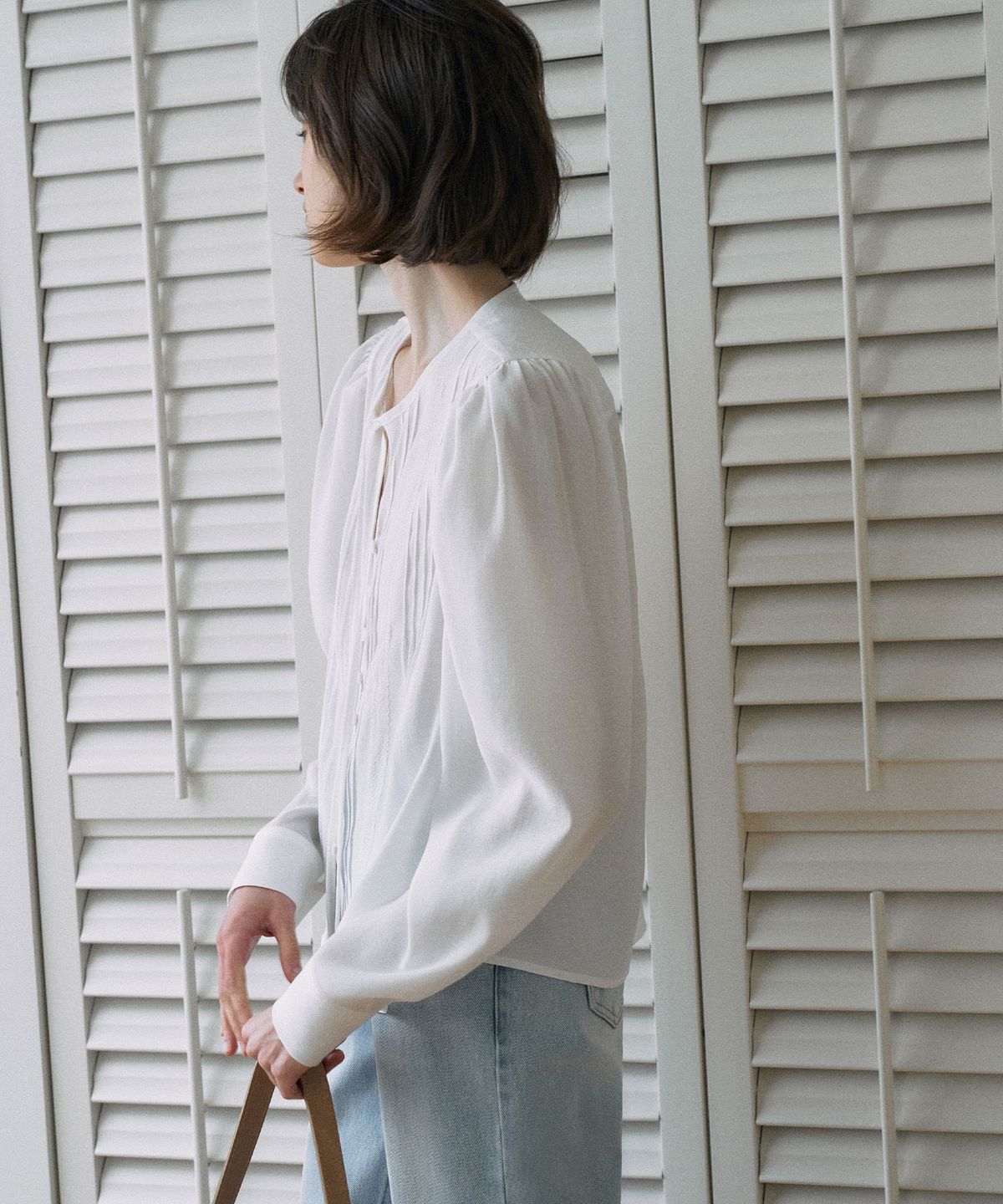 라메레이(LAMEREI) Pintuck Tie Blouse[LMBFSP25SH5304]-Off-White