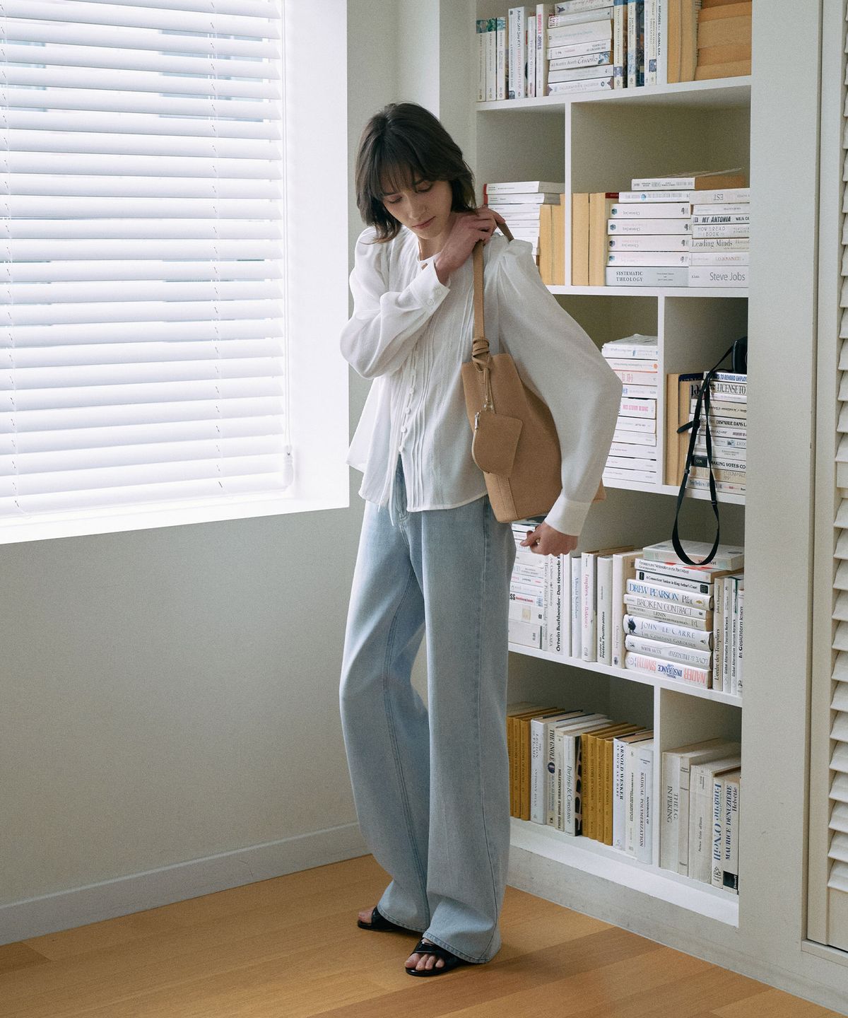 라메레이(LAMEREI) Pintuck Tie Blouse[LMBFSP25SH5304]-Off-White