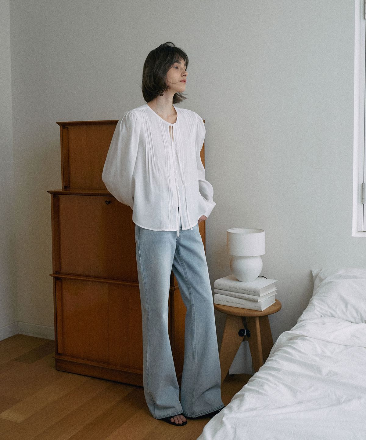라메레이(LAMEREI) Pintuck Tie Blouse[LMBFSP25SH5304]-Off-White