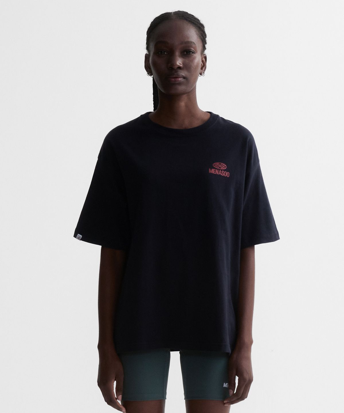 미나수(MENASOO) Squared Hearttrack Graphic T Shirt_Navy