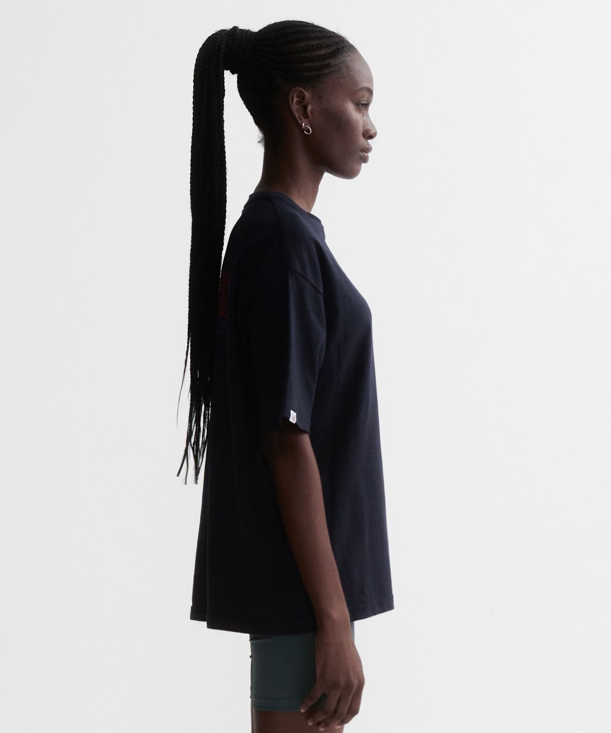 미나수(MENASOO) Squared Hearttrack Graphic T Shirt_Navy