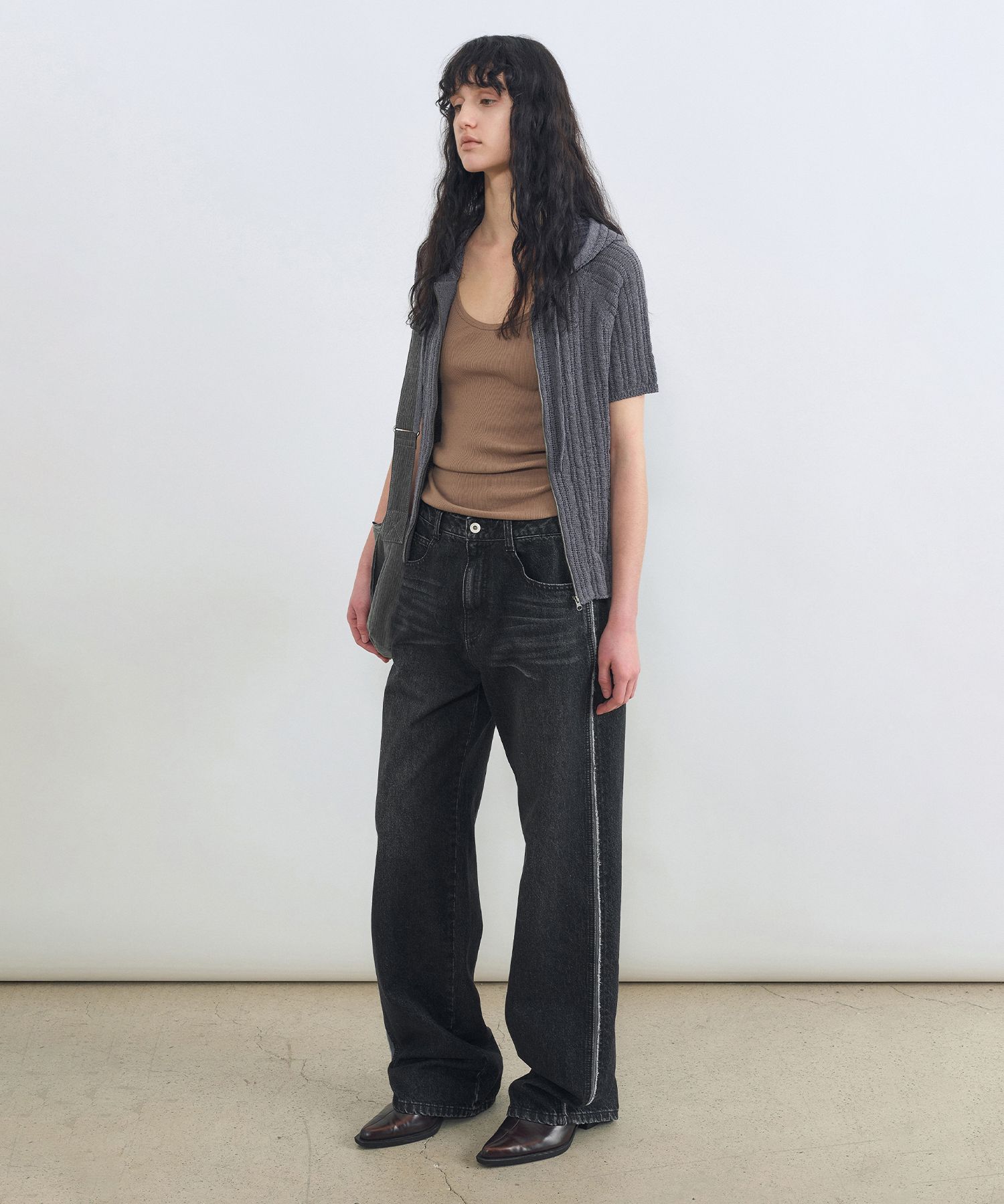 新品  Originals サイドライン ブラックデニム 32 MUSINSA公式 | INSILENCE WOMEN サイドラインカットデニム ブラック