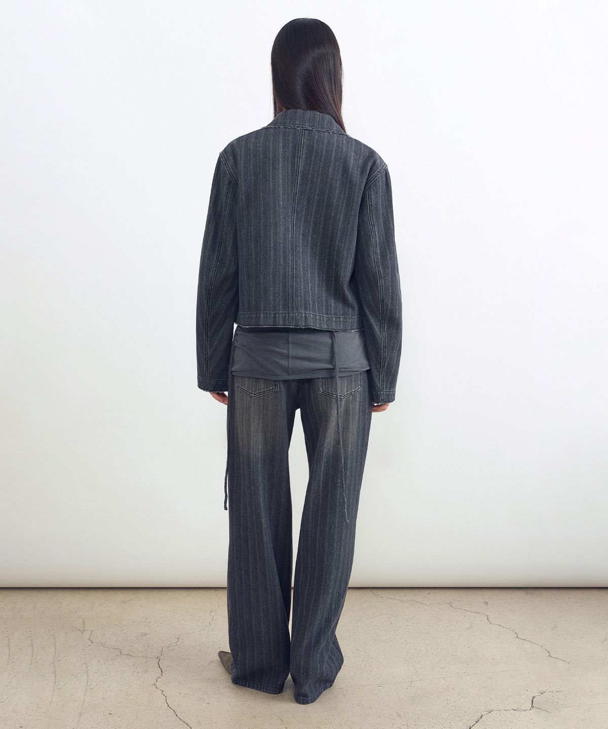 인사일런스 우먼(INSILENCE WOMEN) 서페이스 슬럽 스트레이트 데님 DARK GREY