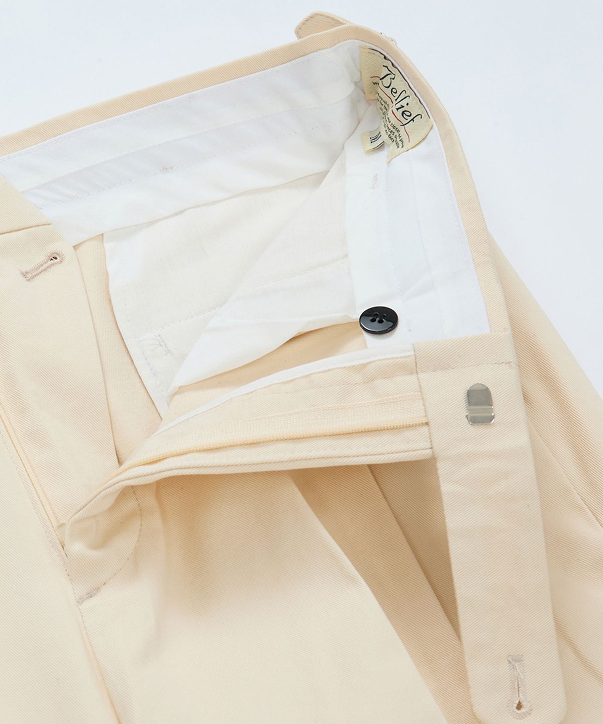 벨리프(BELLIEF) Cotton adjust Double Pleats relaxed Chino Pants (Ecru)