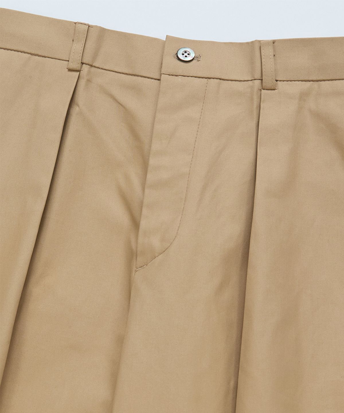 벨리프(BELLIEF) Gabardine cotton Single Pleat banding chino (Khaki)