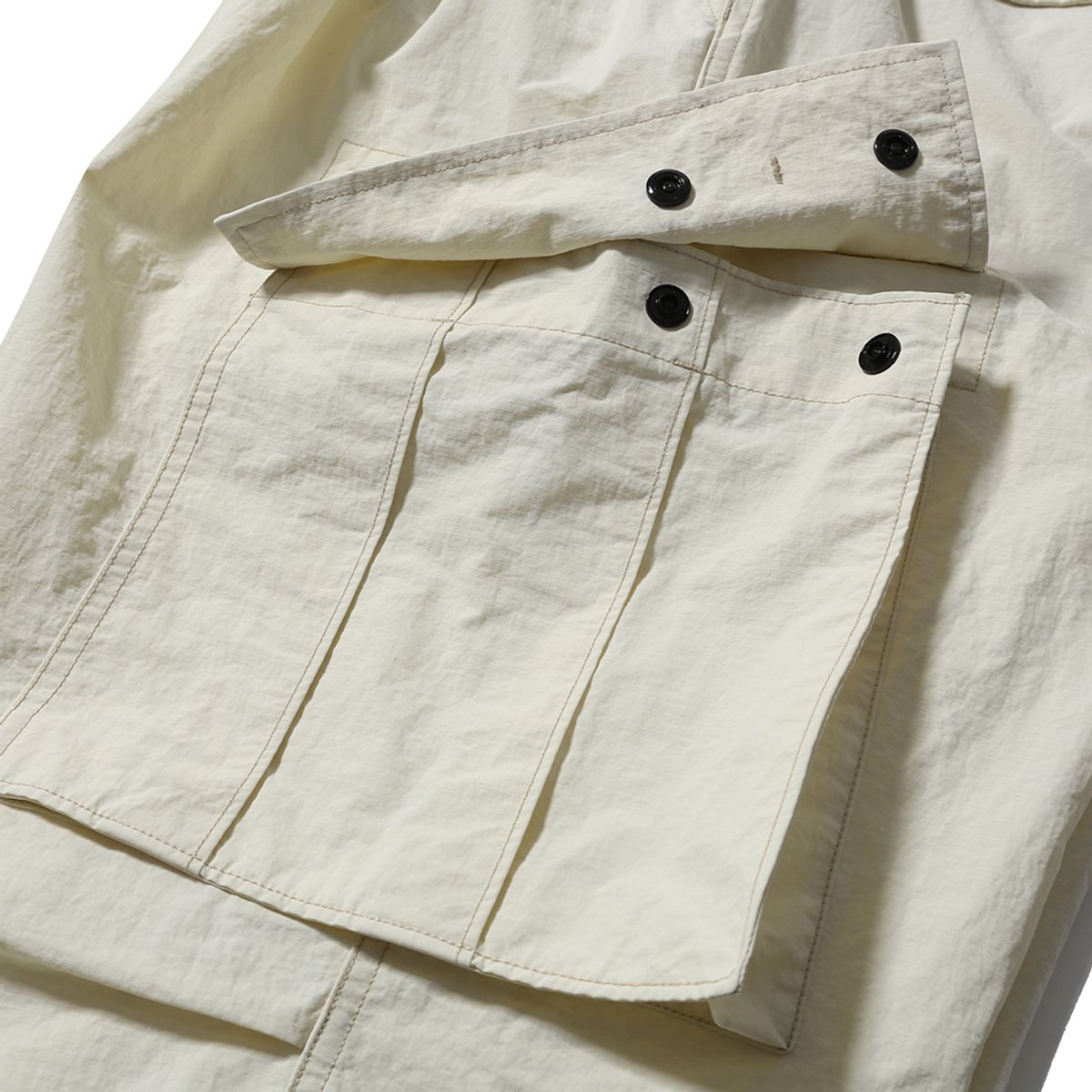 모이프(MOIF) [SS25] OVER MIL 6P PANTS / ECRU