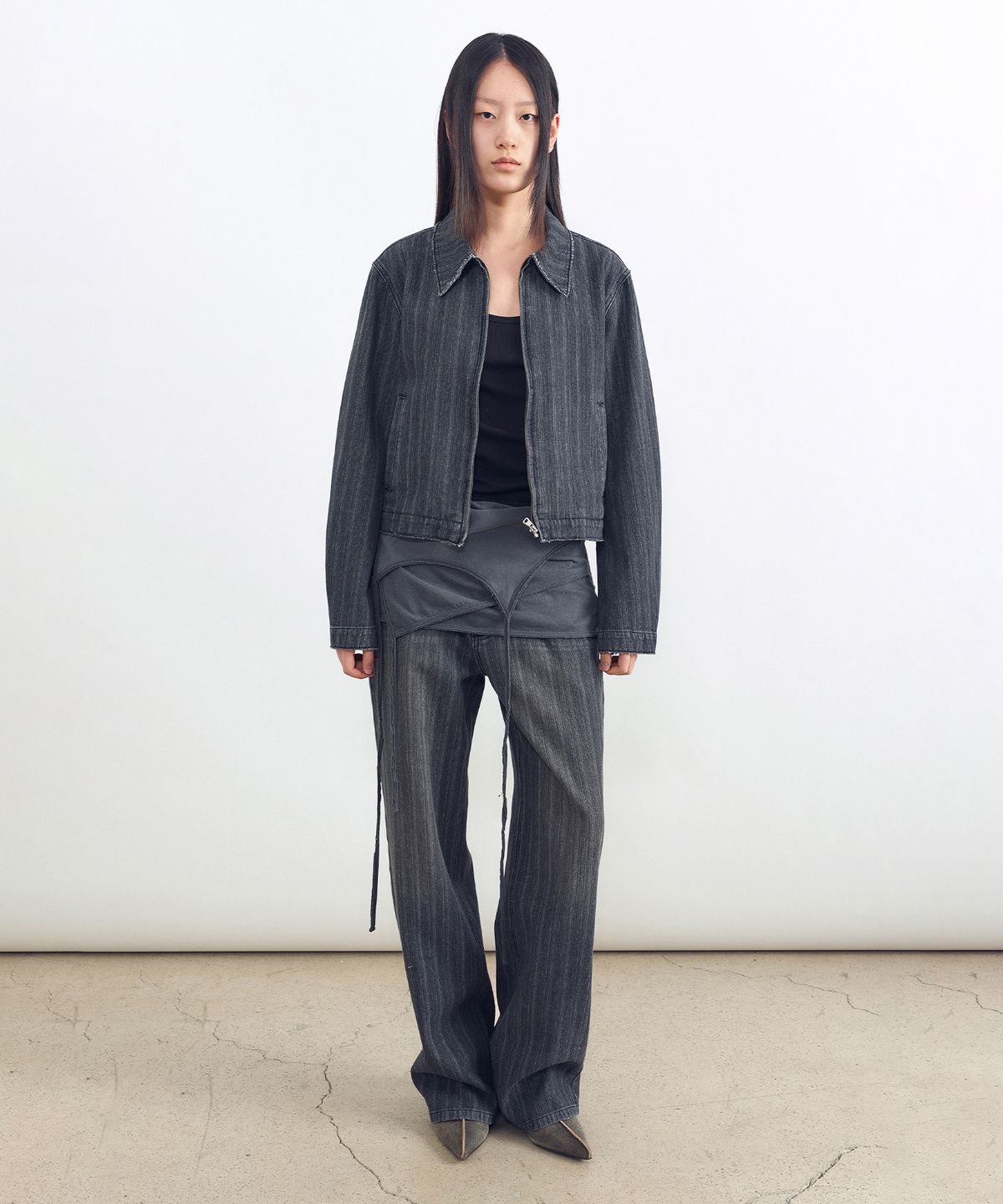 인사일런스 우먼(INSILENCE WOMEN) 서페이스 슬럽 집업 자켓 DARK GREY
