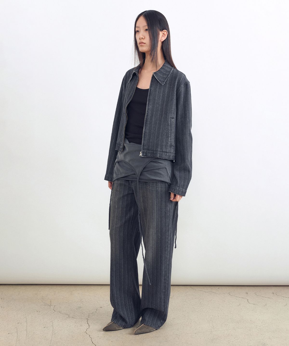 인사일런스 우먼(INSILENCE WOMEN) 서페이스 슬럽 집업 자켓 DARK GREY