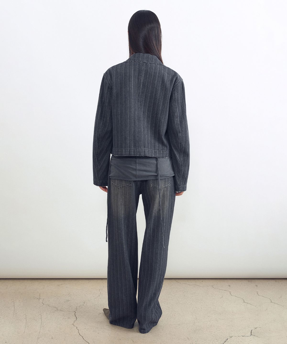 인사일런스 우먼(INSILENCE WOMEN) 서페이스 슬럽 집업 자켓 DARK GREY