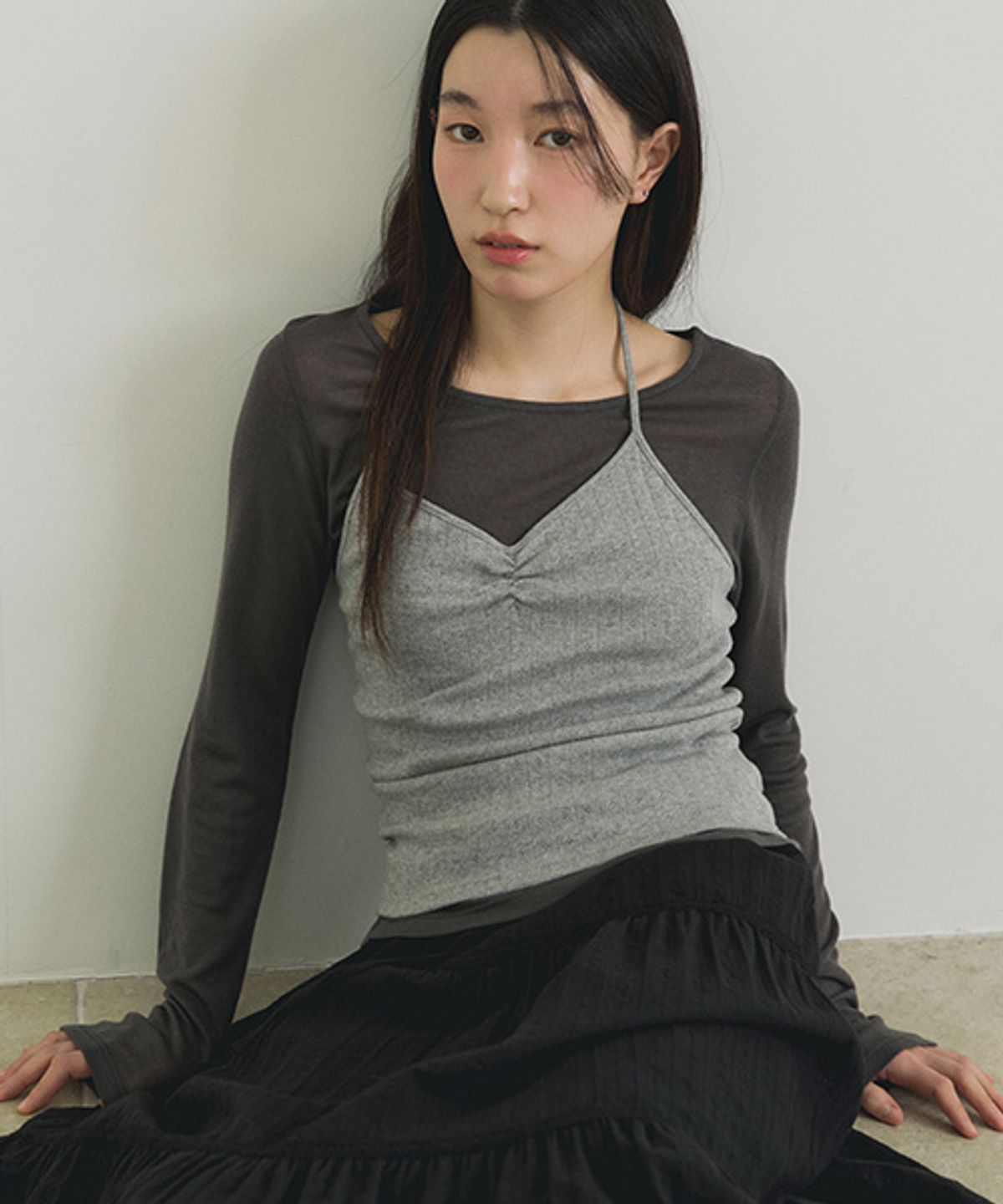링서울(LINGSEOUL) layered halter neck top set-charcoal/melange