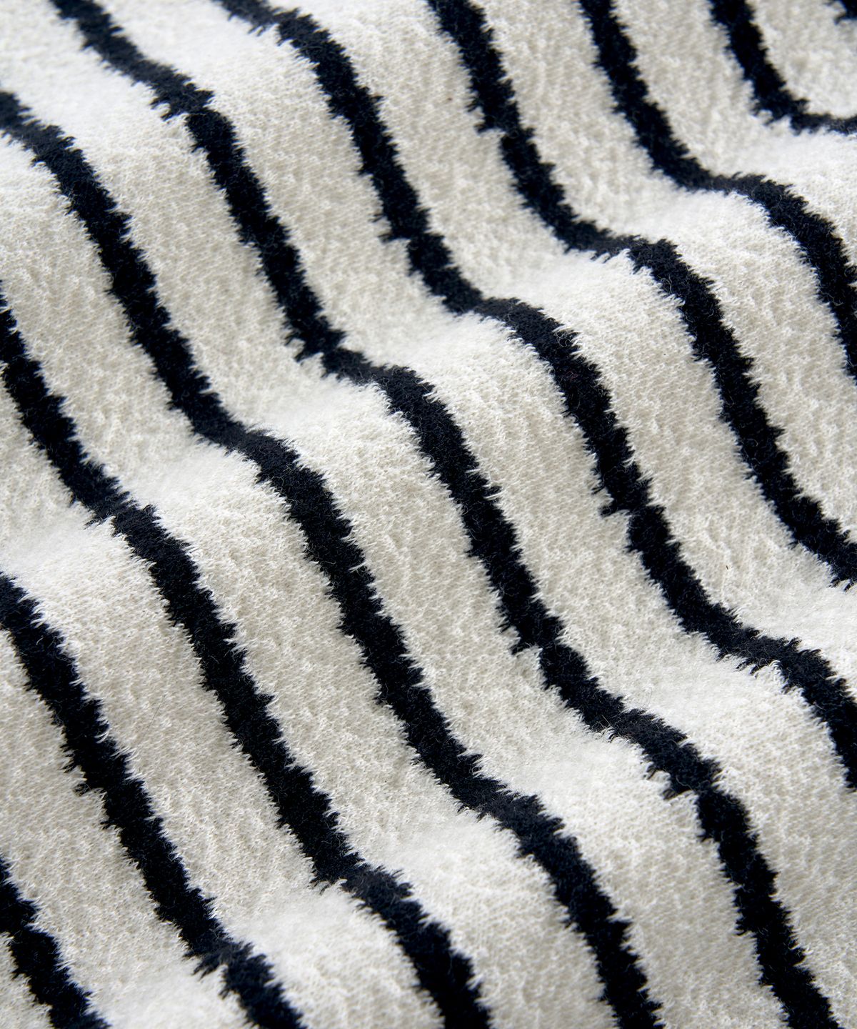 플로즈룸(FLAWSROOM) Stripe Noise Henleyneck BLACK