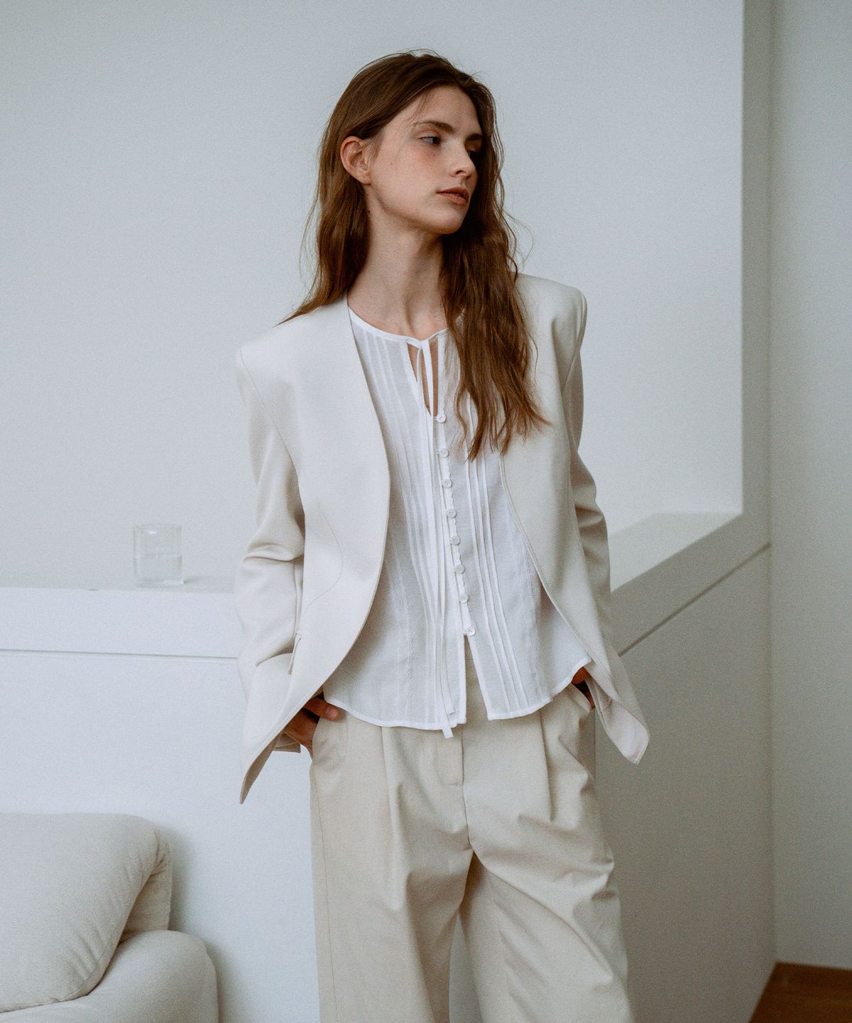라메레이(LAMEREI) Minimal V-Neck Jacket[LMBESPJK5104]-Cream Beige