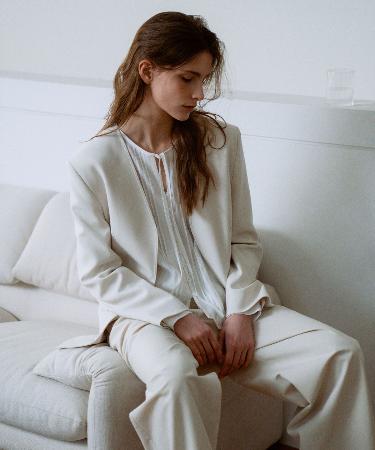 라메레이(LAMEREI) Minimal V-Neck Jacket[LMBESPJK5104]-Cream Beige