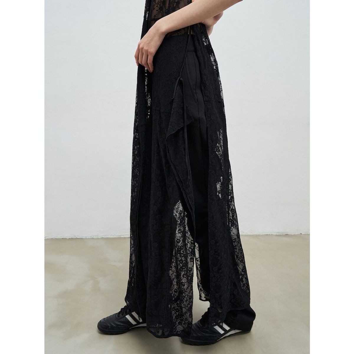 앙개(ANGGAE) Lace Hooded Layering Dress   Black