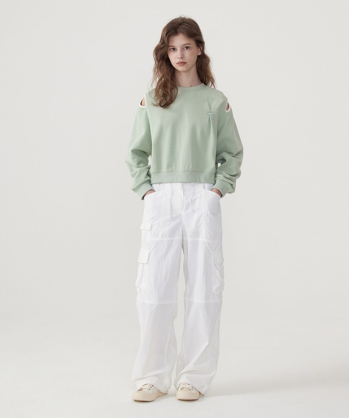 커버낫 우먼(COVERNAT WOMAN) 우먼 컷아웃 맨투맨 Light Green