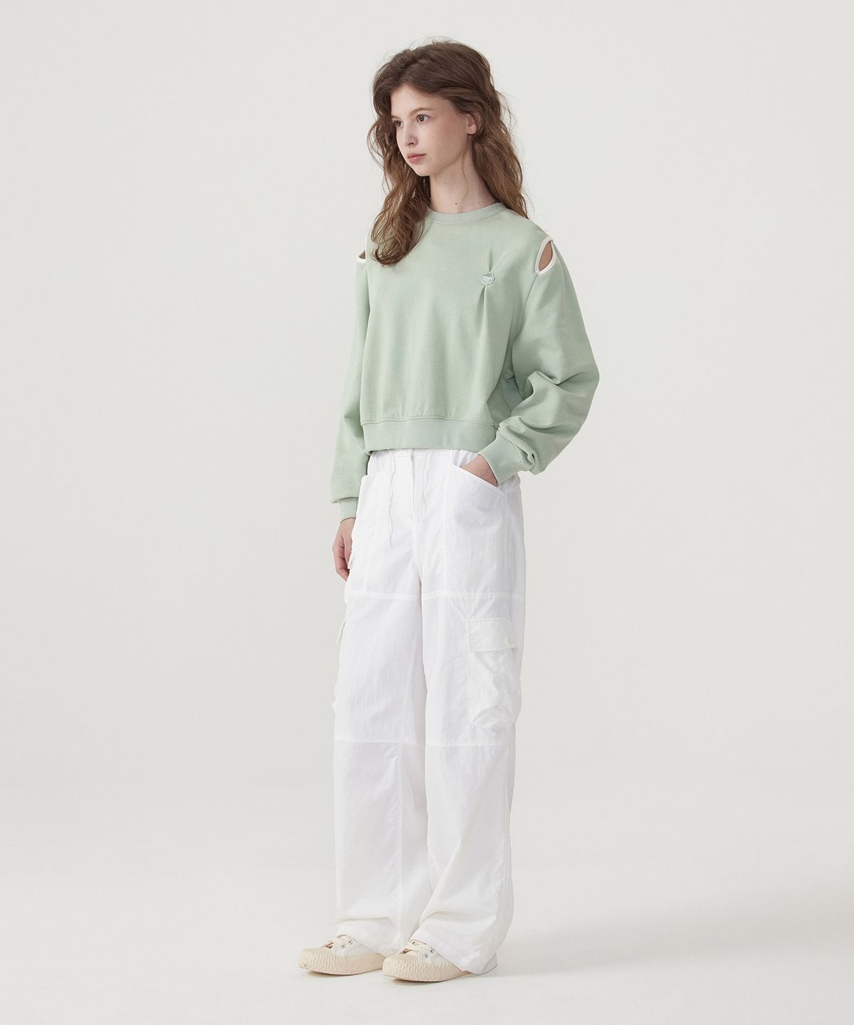 커버낫 우먼(COVERNAT WOMAN) 우먼 컷아웃 맨투맨 Light Green