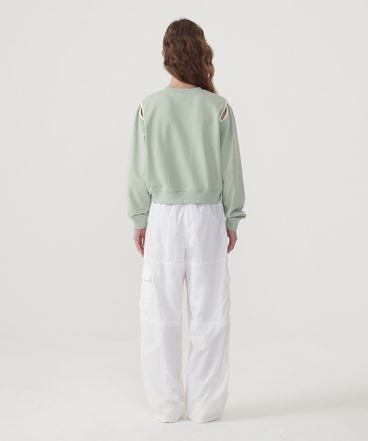 커버낫 우먼(COVERNAT WOMAN) 우먼 컷아웃 맨투맨 Light Green