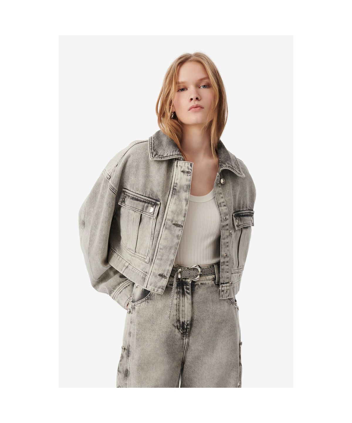 이로 우먼(IROWOMEN) ALESSIO 크롭 데님 자켓_IOJCS25102GYL - Grey