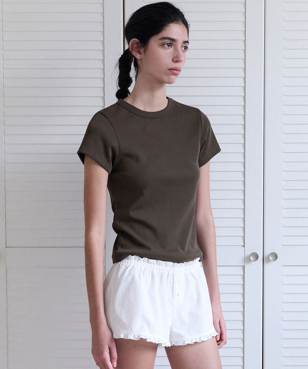 앤니즈(ANDNEEDS) Bessette half tee (brown)