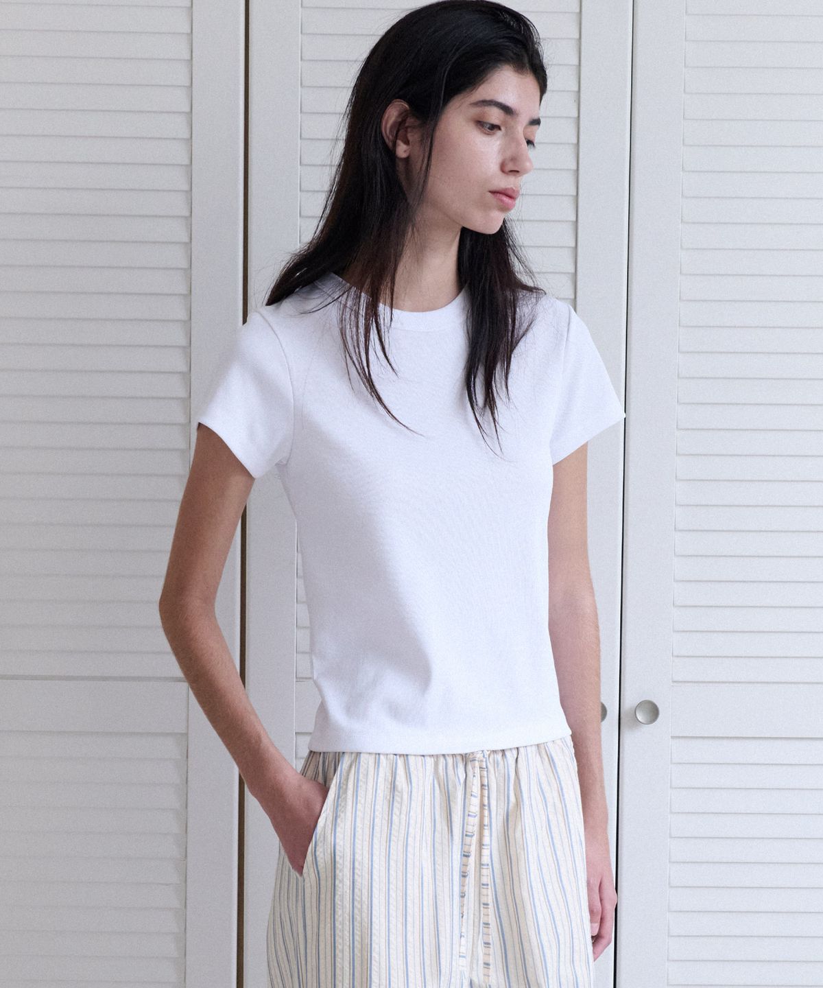앤니즈(ANDNEEDS) Bessette half tee (white)