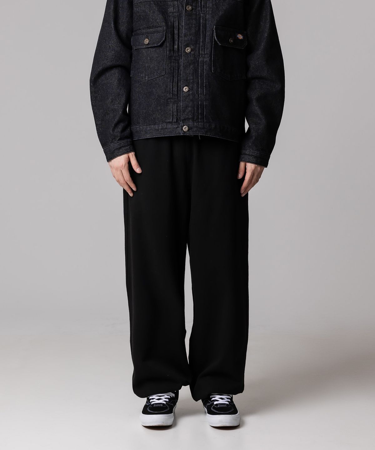 디키즈(DICKIES) 베이직 루즈핏 스웨트 팬츠 Black