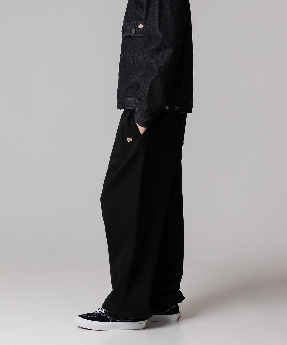 디키즈(DICKIES) 베이직 루즈핏 스웨트 팬츠 Black